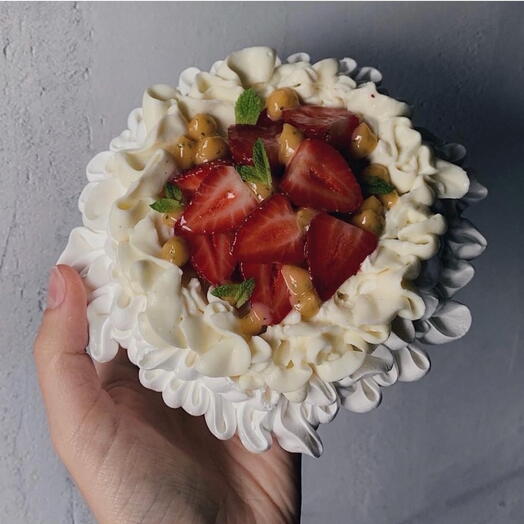 Павлова с клубникой и лимоном
