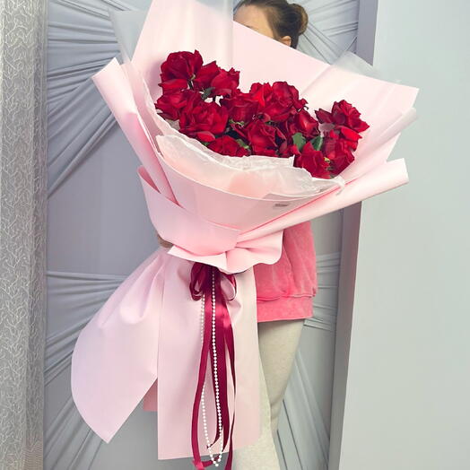 Букет гигант из 15 ажурных роз