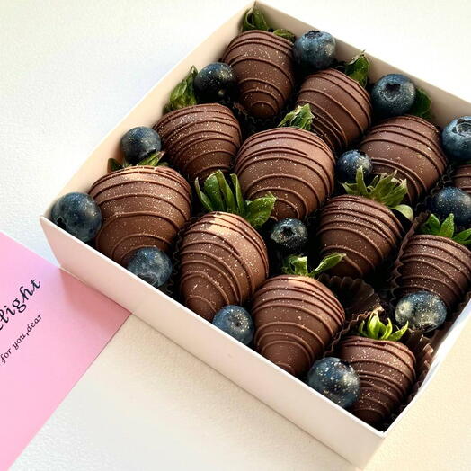 Клубника в шоколаде "Choco paradise" S (9-16 ягод)