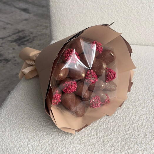 Стильный букет из клубники в шоколаде