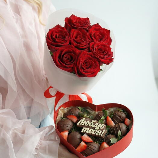Розы и клубника в шоколаде "Комбо 23"