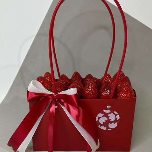Клубника в сумке «RED»