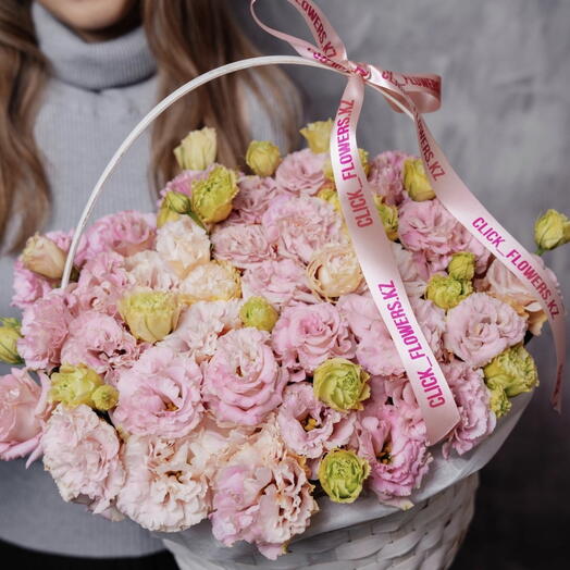 Махровая розовая эустома