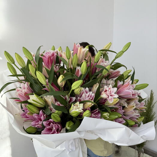 WOW bouquet with blooming lily 🩷