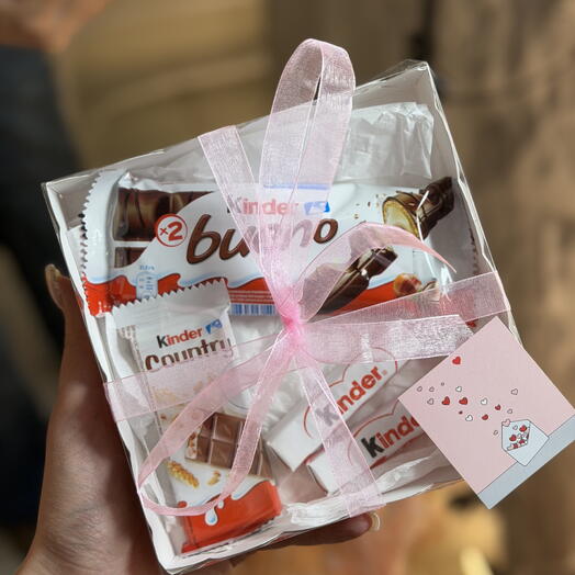 Сладкий подарок 🎁 киндеры +открытка*3