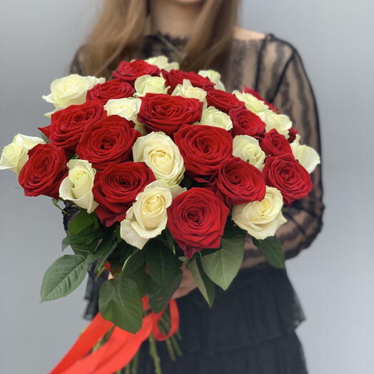 Моно микс из 33 эквадорских роз