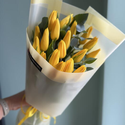 Букет из желтых тюльпанов 19