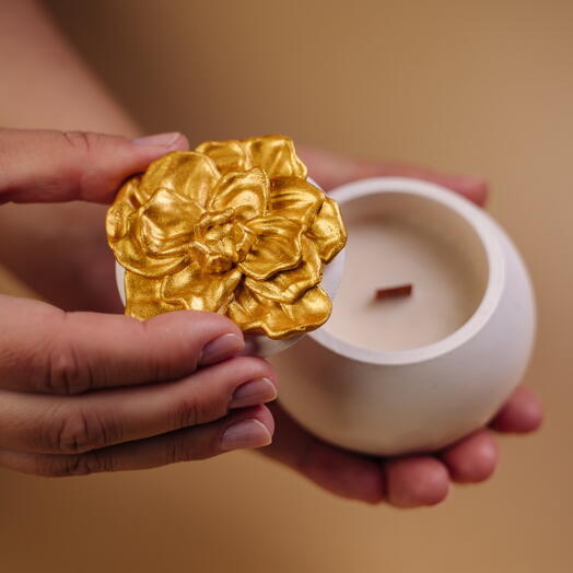 Арома свеча Flora белая-золото