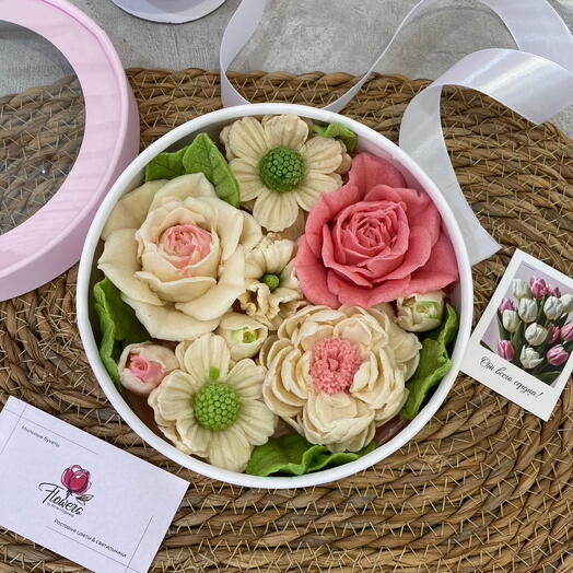 Коробочка с цветами из зефира ручной работы