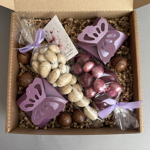 Женский подарок для коллеги с орехами в шоколаде и вишней в шоколаде.подарочный набор для подруги и мамы «бабочки в животе»