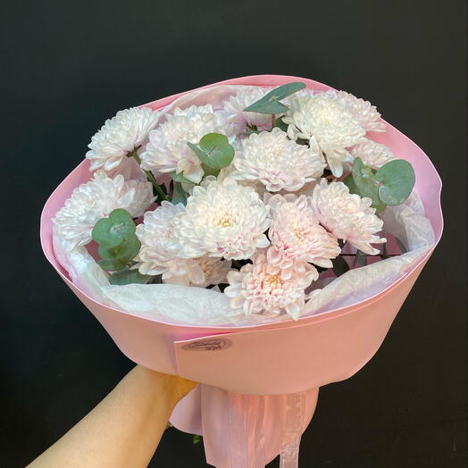 Букет из нежной кустовой хризантемы