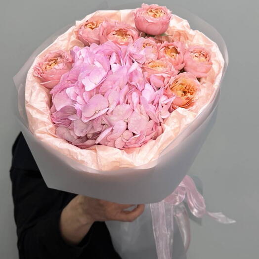 Нежный букетик💕 с гортензией и кустовой розой 💕