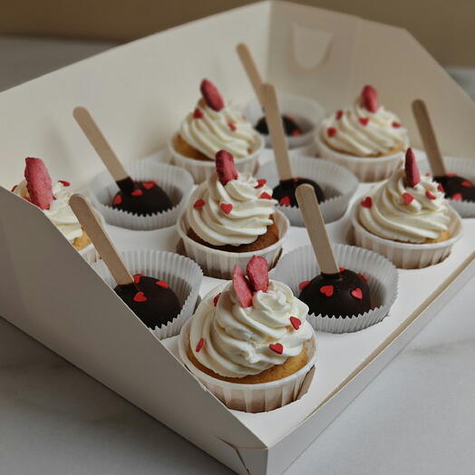 Капкейки ваниль клубника 🍓  + Кейкпопсы с арахисом маме, подруге, коллеге