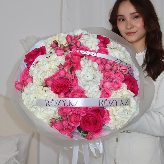 Букет с гортензиями и малиновыми розами RASPBERRY COUTURE
