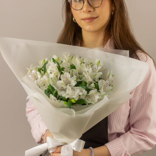 Белая Альстромерия 9 шт
