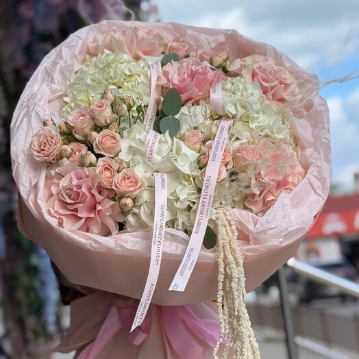 Шикарный букет из гортензий и кустовых роз💕🌸