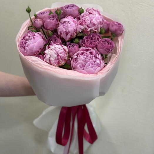 Пионы и кустовые розы Мисти баблс с оформлением 💘