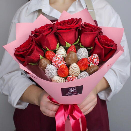 Ramo de fresas y flores mensaje de Amor