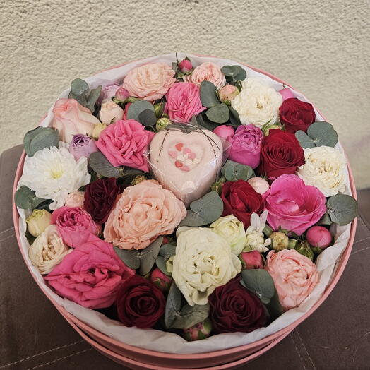 Композиция из кустовых роз