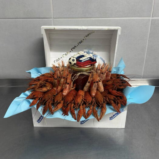 Сундук с красной икрой и морепродуктами «Чемпион»