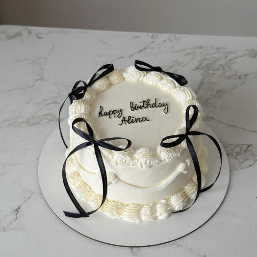 Торт 2 кг в стиле Ламбет с черными бантиками и надписью Happy Birthday на день рождения