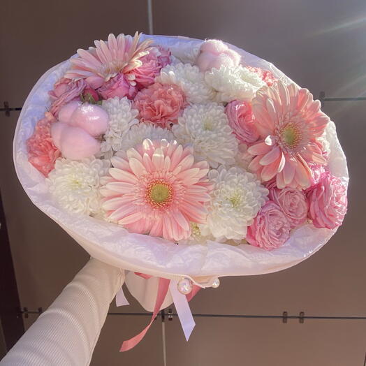 Нежный воздушный букет с герберами и кустовой розой 💗🎀
