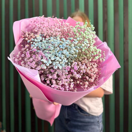 Букет из разноцветных гипсофил (5) в розовой упаковке 🌸🩷