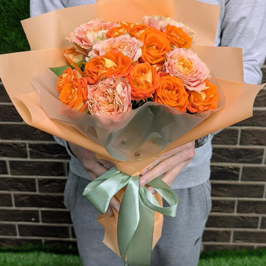 Букет из кустовых и одноголовых Роз 🧡