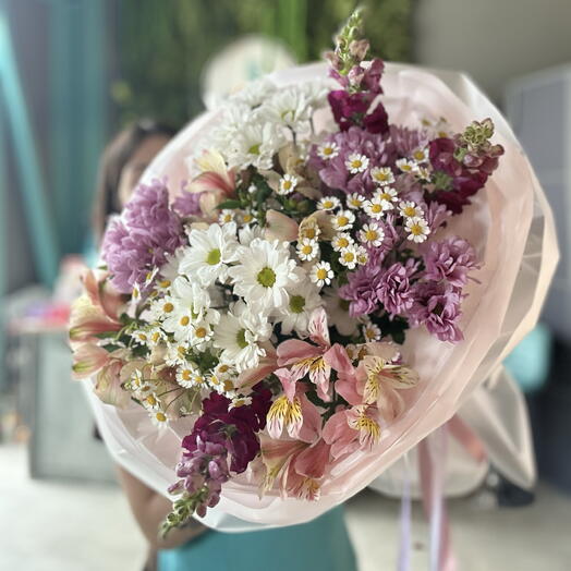 Большой букет с ромашками, антирриниумом и альстромерией🌼
