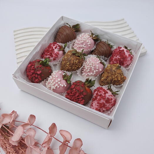 Клубника в шоколаде "Клубничное Ассорти" (9-16 шт)