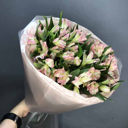 Букет стойких альстромерий  в авторской упаковке🌸