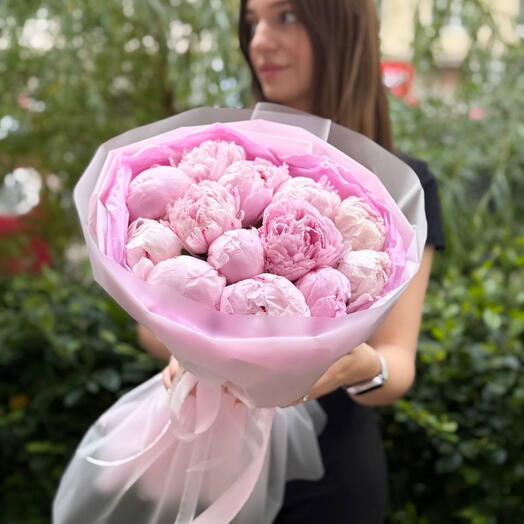 13 нежных пионов