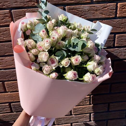 Букет из свежей кустовой розы 🌹 
Под заказ(за день), возможны изменения по вашему желанию️