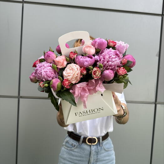 Композиция из пионов и кустовых роз 🌸🌸💜