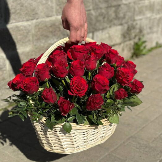 Красная роз 51 шт в корзине 9:9