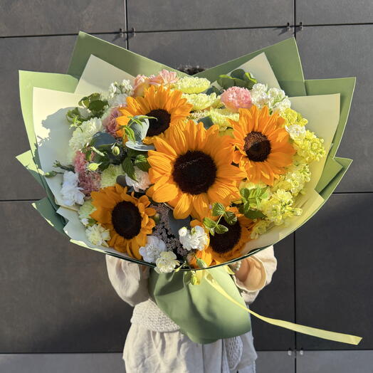 Букет с подсолнухами ,ароматной маттиолой, веточками малины 💛🧡💚