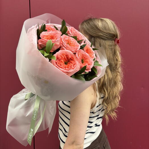 Букет из пионовидных роз | 7 шт в оформлении