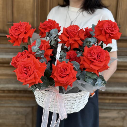 Корзина алых роз M