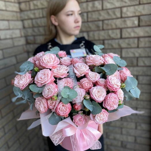 Кустовые розы  в коробке