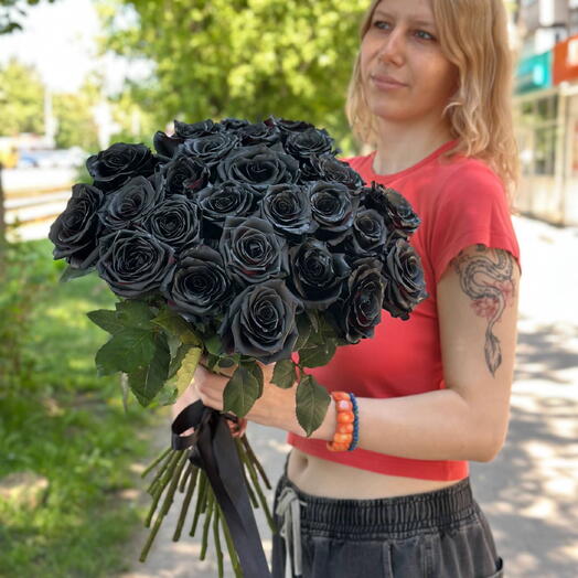 25 черных роз. Букет из черных роз