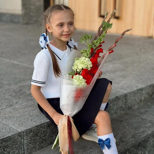 Букет из гладиолусов, диантусов и молюцеллы к 1 сентября