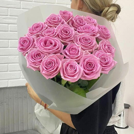 Букет из 19 роз сорта Аква
