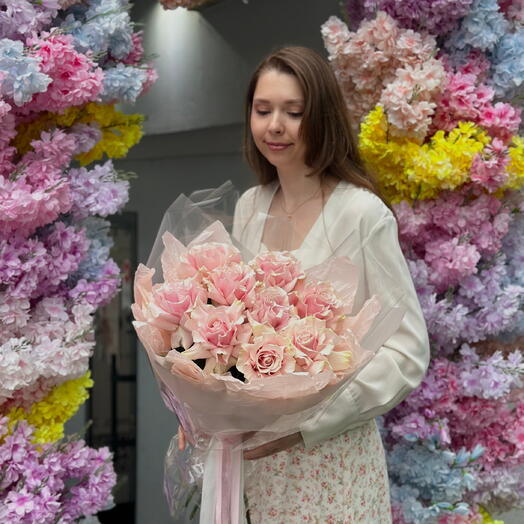 Букет из ажурных розовых роз "L."