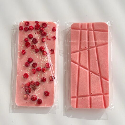 White cashew chocolate, lingonberries, sesame, purple matcha