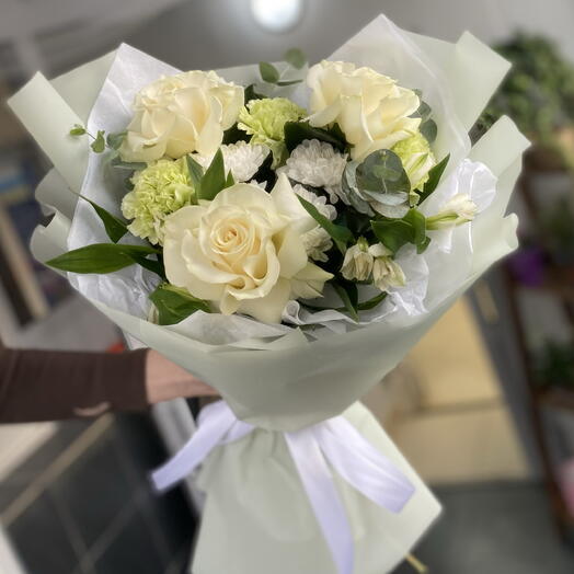 Букет с ажурными розами