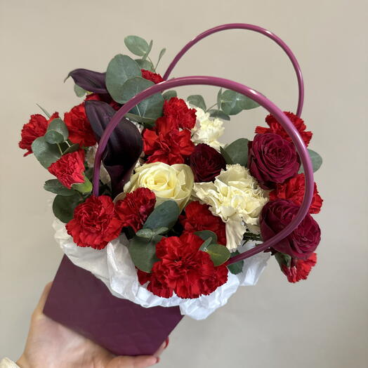 Красно-белая композиция с каллами💜