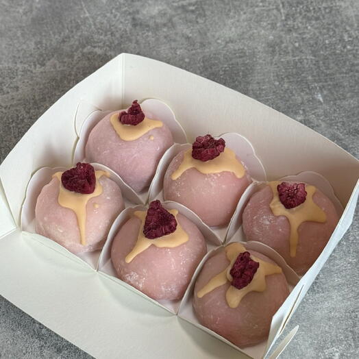 Моти с клубникой