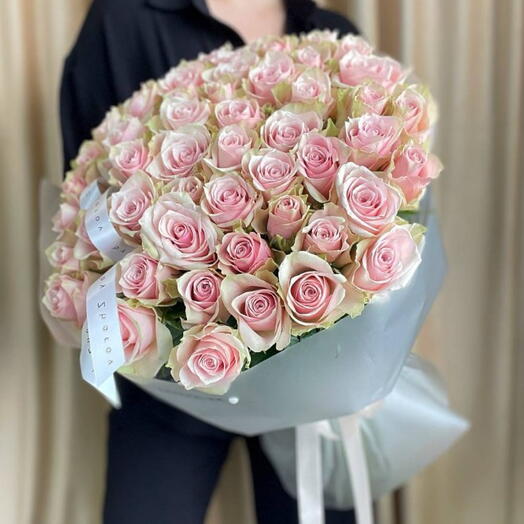 Букет из 51 розовой розы в упаковке 💖