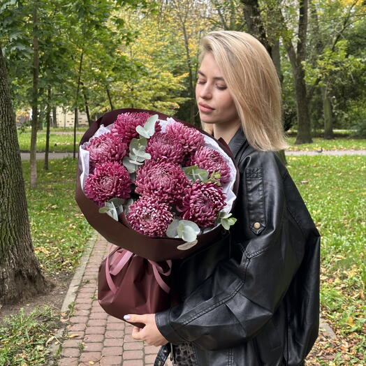 Букет из хризантем бигуди