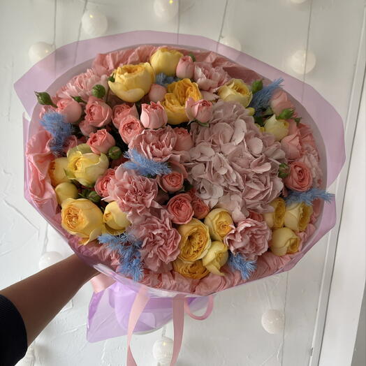 Дофаминовый букет:кустовые пионовидные розы,гортензия,диантусы 🌸🩷🌿